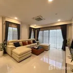 Rent 4 bedroom house of 302 m² in Bangkok