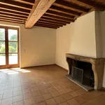 Maison de 223 m² avec 9 chambre(s) en location à Chuzelles