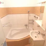 Pronajměte si 4 ložnic/e byt o rozloze 75 m² v Hradec Králové