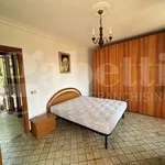 Rent 5 bedroom house of 220 m² in Creazzo