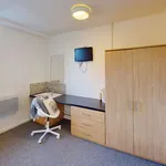 Rent 3 bedroom flat in North West England