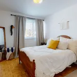 Appartement de 645 m² avec 4 chambre(s) en location à Chanoine-Groulx