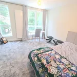 Rent 3 bedroom flat in East Midlands