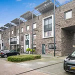 Huur 4 slaapkamer huis van 177 m² in Almere