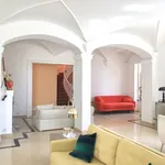 Rent 7 bedroom house of 400 m² in Lisboa