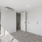 Rent 4 bedroom apartment in Kaipātiki