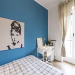 Rent 6 bedroom apartment in Milan