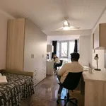 Rent a room of 160 m² in Valencia