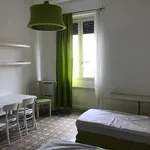 Rent 4 bedroom apartment of 90 m² in Milan