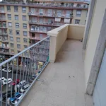 Affitto 5 camera appartamento di 135 m² in Napoli