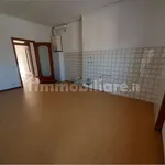 Affitto 5 camera appartamento di 180 m² in Piacenza