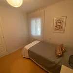 Rent 4 bedroom apartment in Madrid