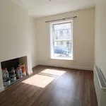 Rent 3 bedroom flat in Yorkshire And The Humber