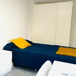 Rent a room of 240 m² in murcia