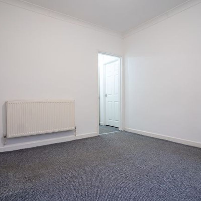 Flat to rent in North Road, Ferndale CF43