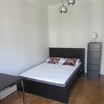 Rent 4 bedroom apartment of 115 m² in Paris