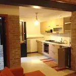 Rent 4 bedroom house of 80 m² in Adria