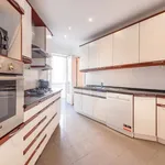 Rent a room of 168 m² in Lisbon