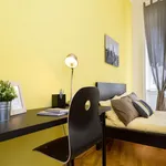 Rent a room of 334 m² in Milan