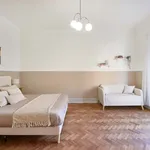 Rent a room of 209 m² in Lisboa