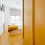 Rent a room of 80 m² in madrid