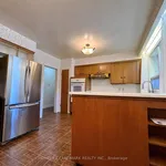 Appartement de 2701 m² avec 3 chambre(s) en location à Toronto (St. Andrew-Windfields)