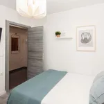 Rent a room of 79 m² in Valencia