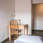 Rent 5 bedroom apartment of 83 m² in valencia