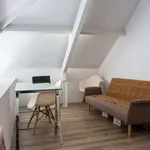 Rent a room of 100 m² in porto