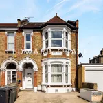 Rent 4 bedroom apartment of 107 m² in London