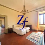 Rent 5 bedroom apartment of 250 m² in Calenzano