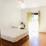 Rent a room of 240 m² in São Domingos de Rana