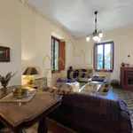 Rent 5 bedroom house of 250 m² in Maccagno con Pino e Veddasca