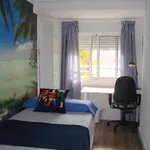 Rent 4 bedroom apartment in Valencia