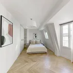 Rent 6 bedroom apartment of 212 m² in Paris