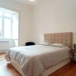 Rent a room of 200 m² in lisbon