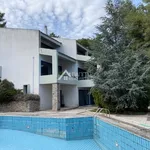 Ενοικίαση 6 υπνοδωμάτιο σπίτι από 650 m² σε M unicipal Unit of Makrakomi