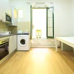 Rent a room of 132 m² in Madrid