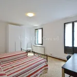 Rent 4 bedroom apartment of 70 m² in Venezia