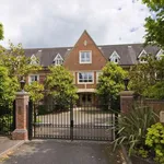 Rent 3 bedroom apartment in South East England