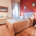 Rent 2 bedroom apartment of 89 m² in Florence