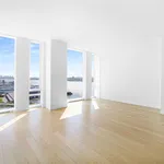 Rent 1 bedroom apartment of 98 m² in Manhattan