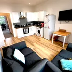 Rent 2 bedroom apartment in Leeds