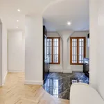 Appartement de 969 m² avec 2 chambre(s) en location à Paris