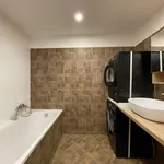 Pronajměte si 3 ložnic/e byt o rozloze 85 m² v Prague