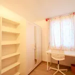 Rent a room of 100 m² in valencia