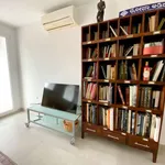 Rent a room of 80 m² in valencia