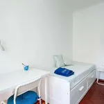 Rent a room of 120 m² in lisbon