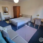 Rent 3 bedroom flat in Aberdeen