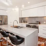 Rent 4 bedroom apartment in Chadstone